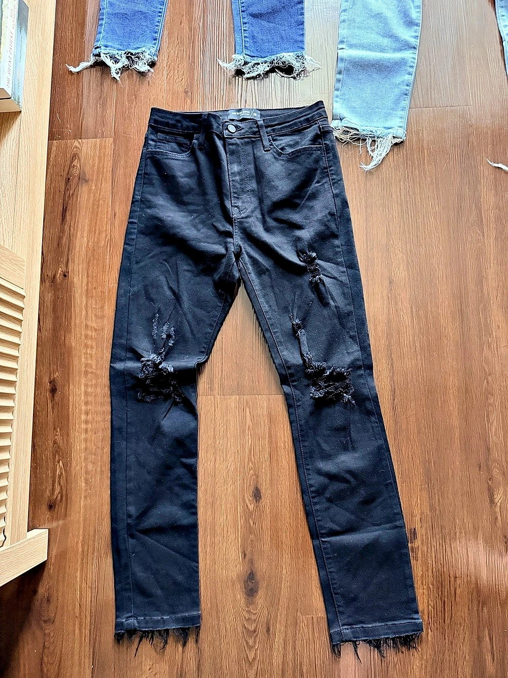 Just Black Denim Distressed Skinny Jeans in Black Waist 28